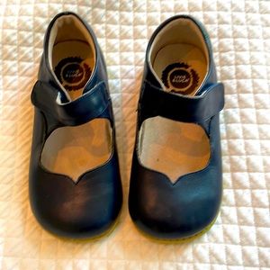 Livie and Luca navy blue Mary Jane shoes with Velcro.